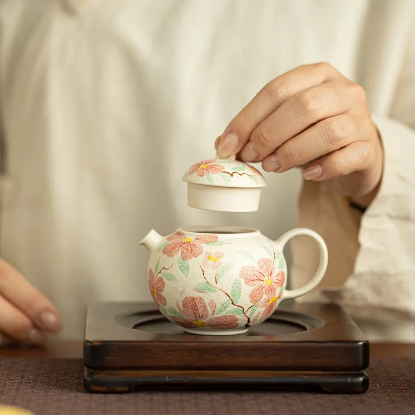 150ML Rock Mine White Hand Painted Tsubon Flower Brewing Teapot Anti-scalding Ceramic Teapot Light Luxury KungFu Fair Cup Teacup