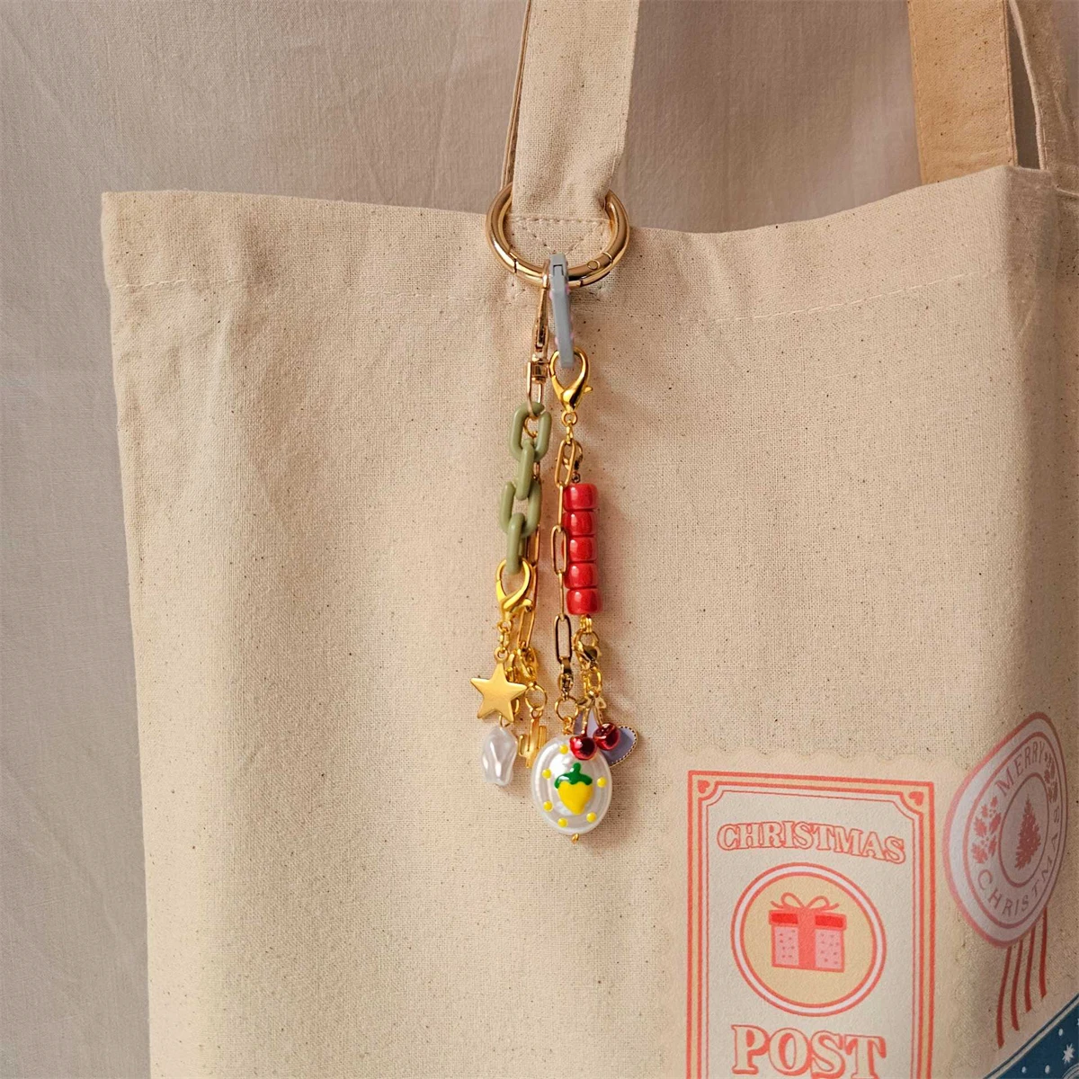 Fashionable simple and popular keychain DIY bag pendant with brooch charm women's accessories