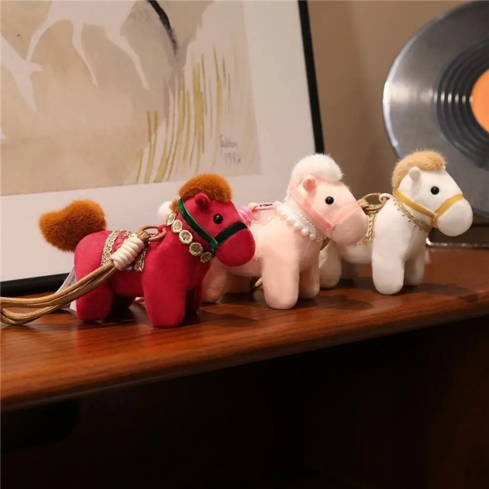Grappige 15 cm pony sleutelhanger creatieve tas charmes nieuwjaar paard hangende mascotte ornamenten paard hanger nieuwjaar decor