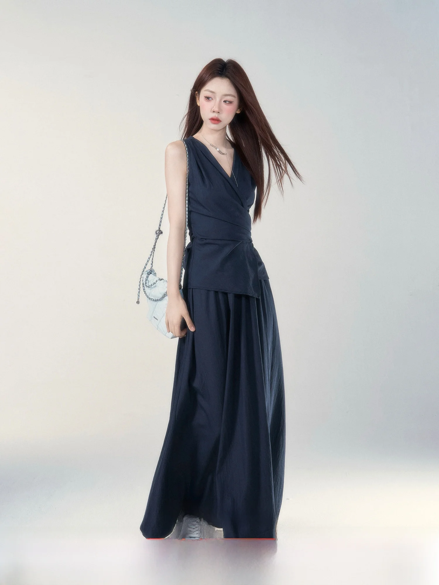 

Комплект из жилета с высокой талией Ele, топ и юбка Svel V-Ne, летняя мода, женский наряд, маленькая новинка Wildberry, 2025 г.