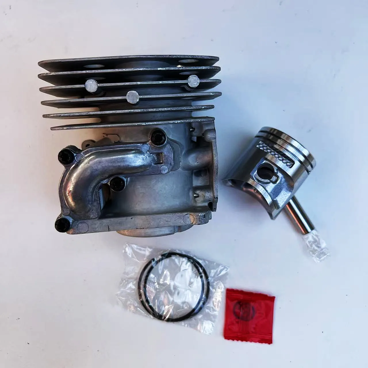 

Cylinder Piston Kit For Husqvarna Jonsered Brush Cutter Part Number. 577274901,577274902