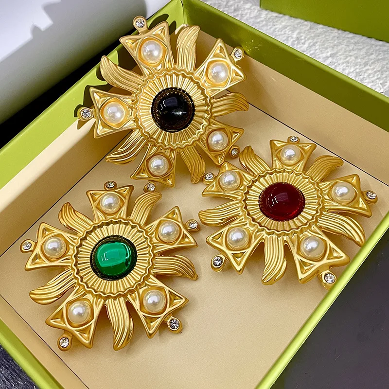 Vintage Women Palace Sun Flower Rhinestone Pearl Brooches Pins Lady Middle Baroque Matte Gold Color Party Banquet Dress Badges