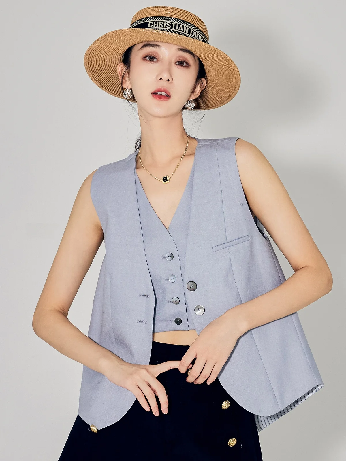 

Оригинальный жилет Long Xi Er из шелково-шерстяной смеси, ограниченная серия, для женщин 20-30 лет, повседневный летний стиль.