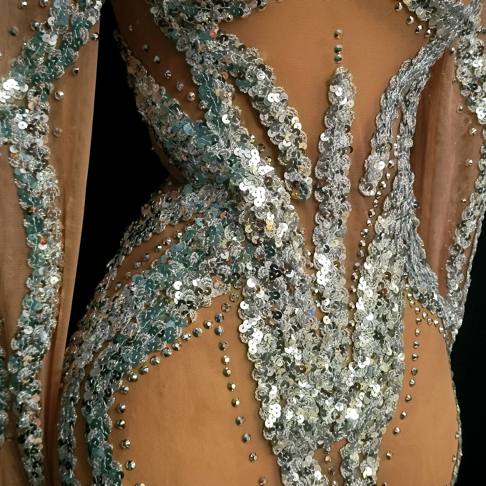 ชุดนักร้องนักเต้นแขนยาวผ้าตาข่ายซีทรูประดับเลื่อมวิบวับและคริสตัล สำหรับการแสดงบนเวที ชุดแดร็กควีน