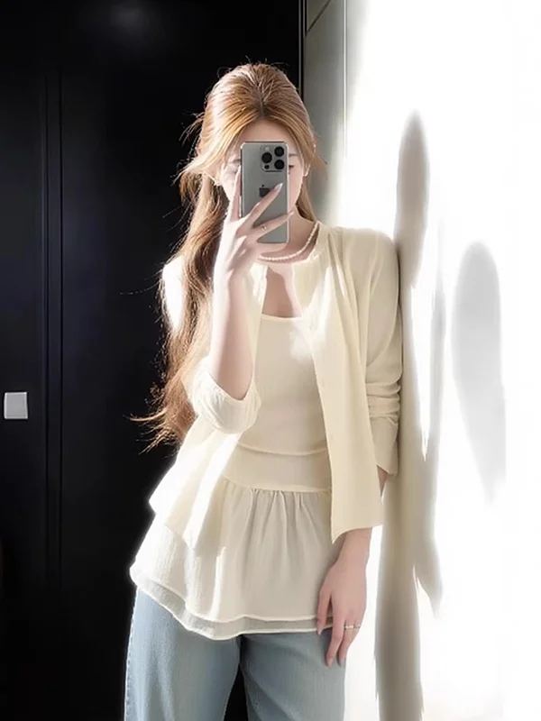 

Белый вязаный кардиган и укороченный топ: женский модный комплект для весны и лета, с завышенной талией, в деловом стиле, с длинными рукавами, облегающий, из двух предметов.