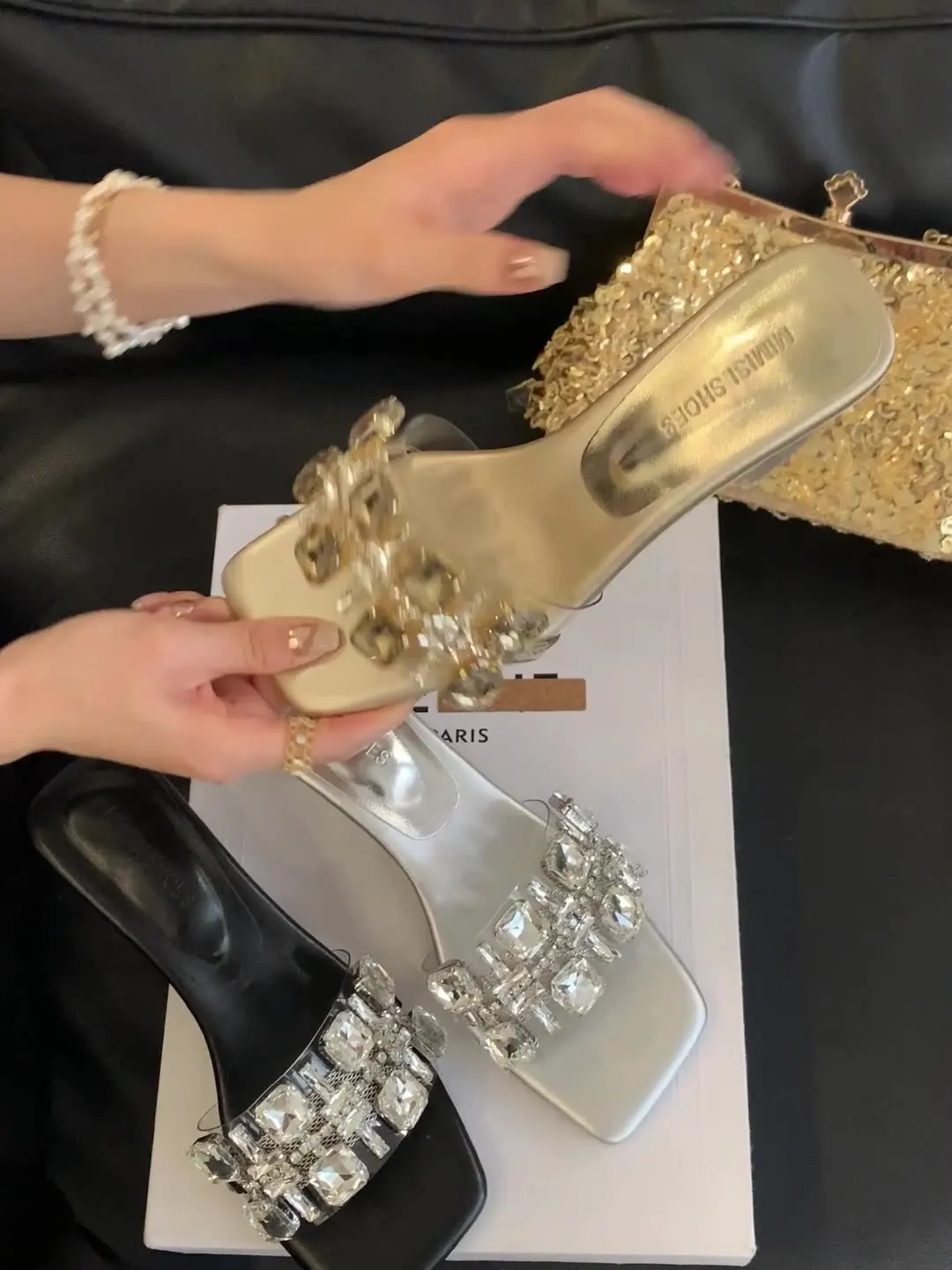 

Тапочки на квадратном каблуке, женская летняя обувь, Pantofle, блестящие шлепанцы, блок 2022, желейные резиновые туфли на каблуке с кристаллами, ткань в Риме, ПУ