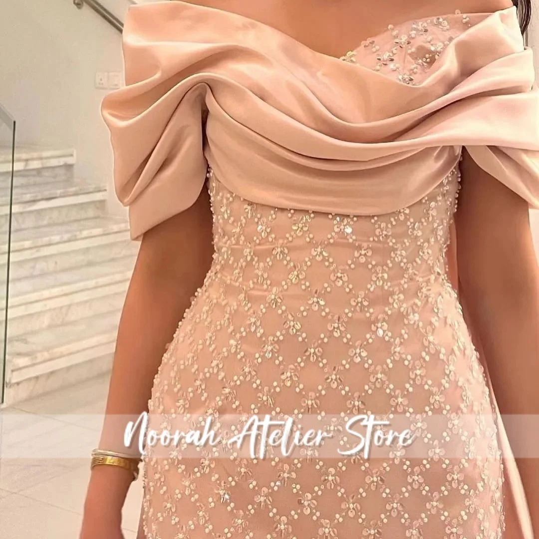 Abiti da sera da donna di lusso di alta qualità con scollo a barchetta rosa chiaro con spalle scoperte 2025 Abito lungo da festa di nozze Aline personalizzato