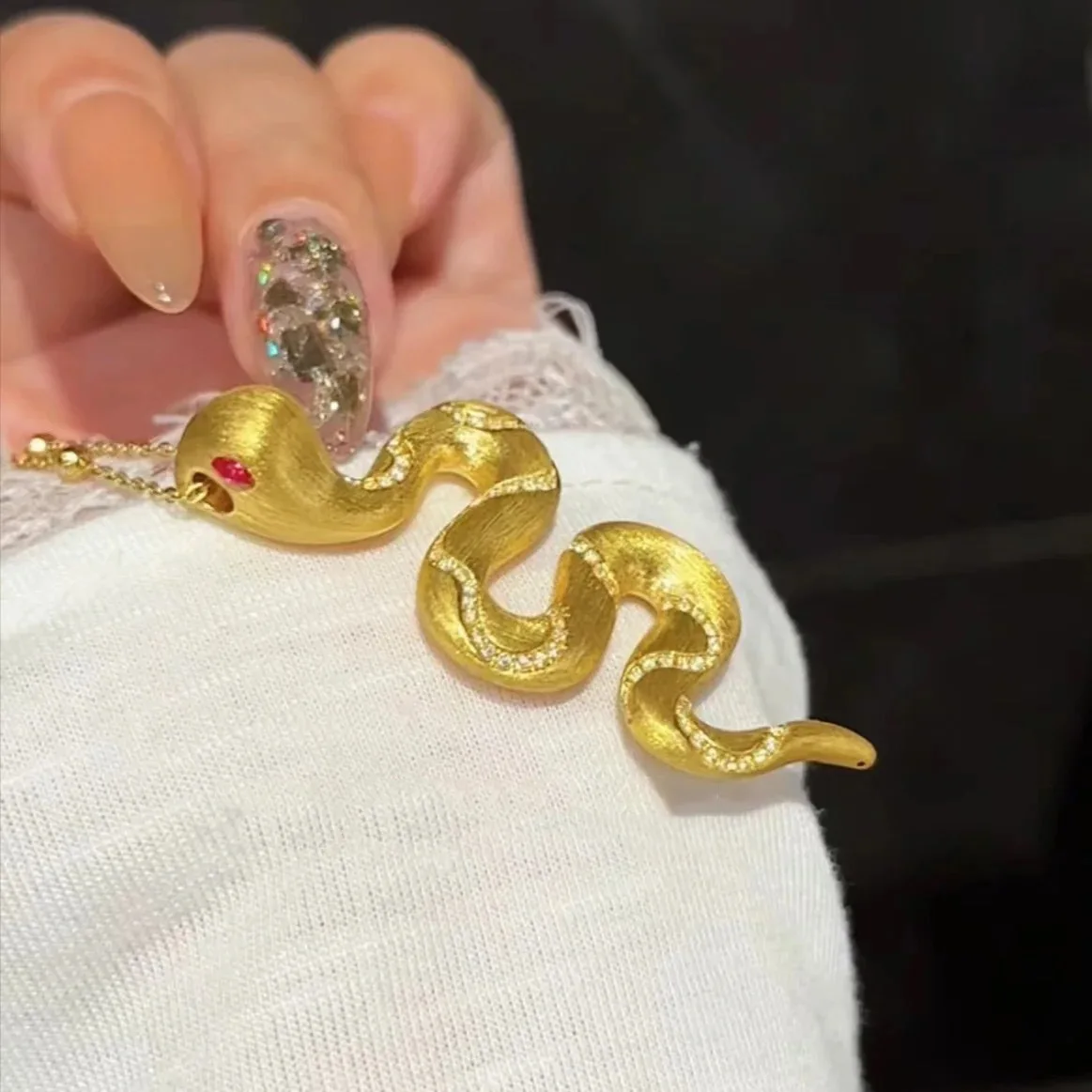 

AU999 24K Gold Snake Pendant | 3D diamond - set snake head, striking pose, shining gold, mysterious elegance