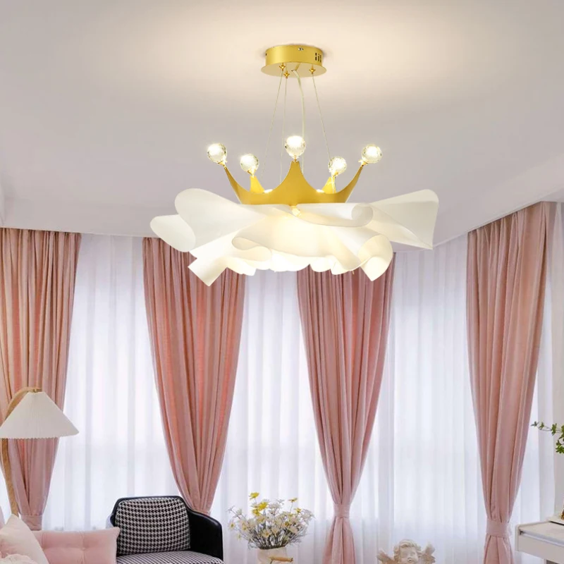 Modern Minimalist Bedroom Chandeliers Gold Crown Crystal Lamp Warm Romantic Children\'s Bedroom Princess Room Decor Petal Lamps