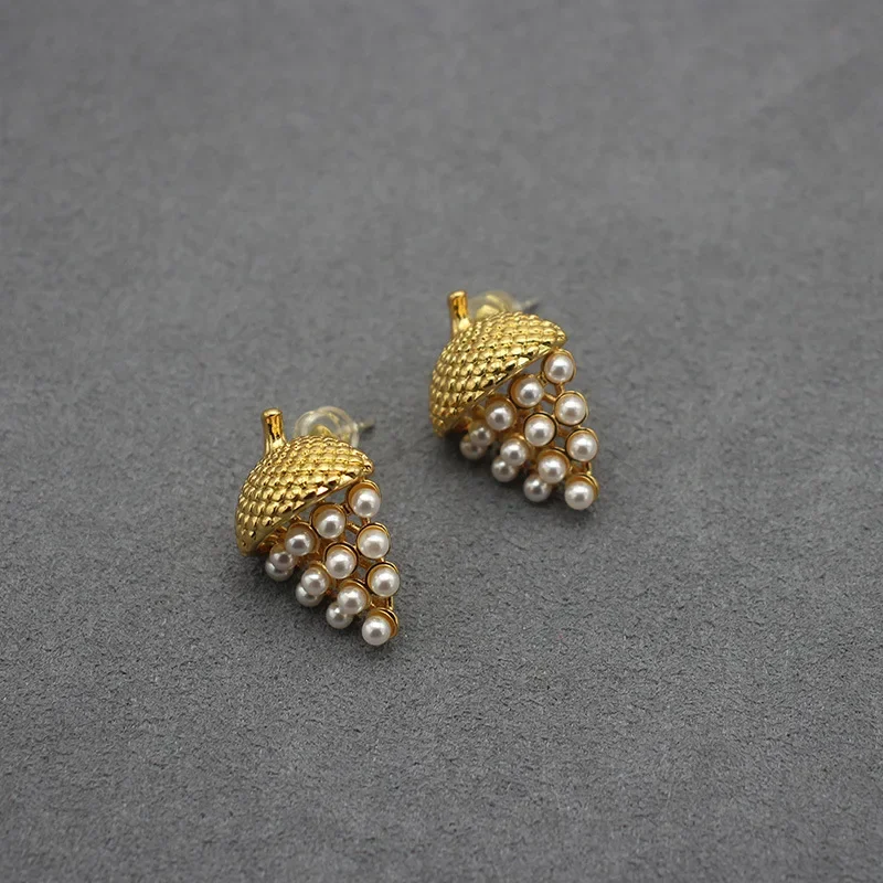 French Exquisite Grape Bunch Earrings S925 Silver Needle Copper Gold Retro Small Pine Cone Design Earrings