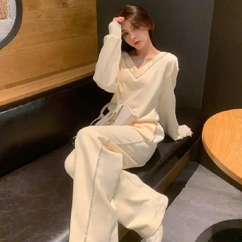 

Комплект с капюшоном Queen Temperament, новые женские весенне-осенне-зимние повседневные спортивные широкие брюки в западном стиле, уменьшающие возраст, комплект из двух предметов