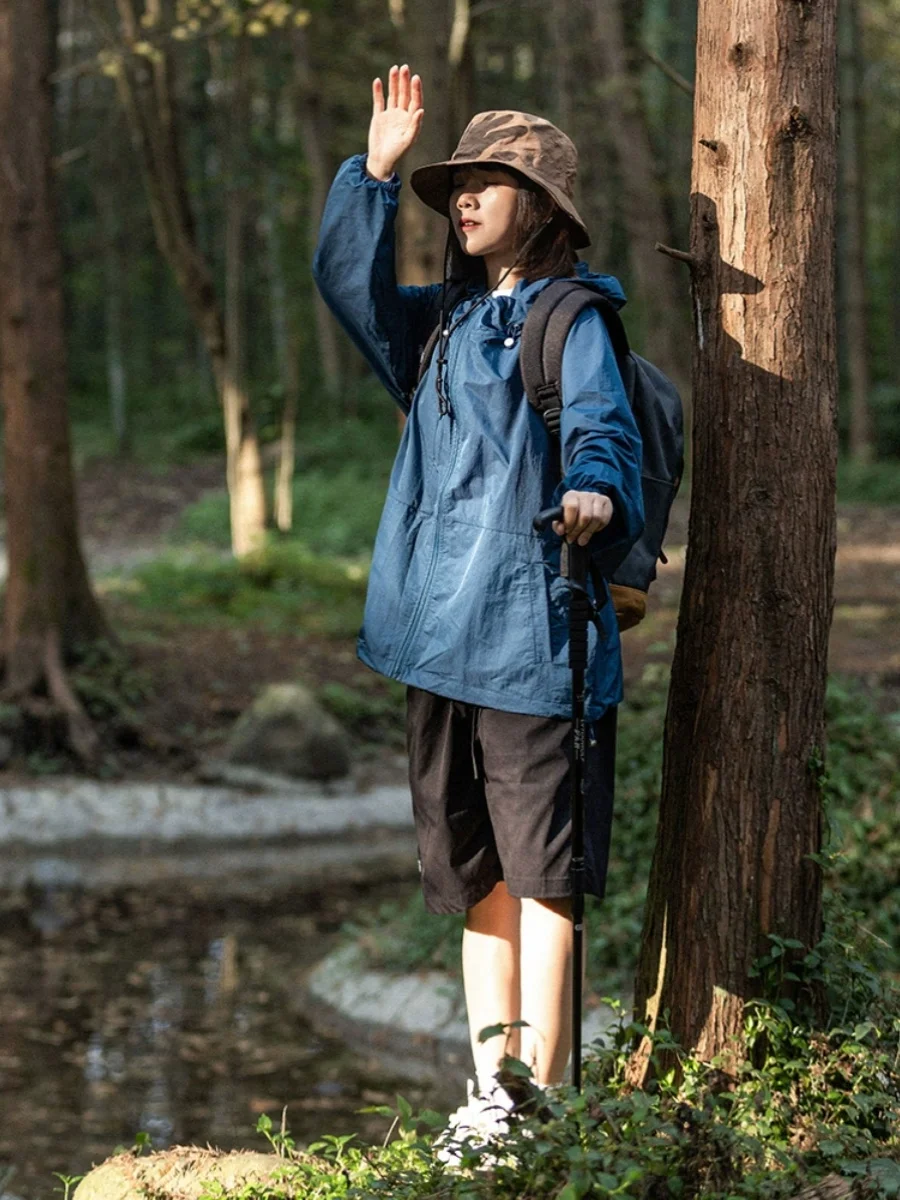 Giacca da Lavoro Outdoor Lunga con Protezione Solare 2024 Nuova Sottile per Uomo e Donna Casual Vestibilità Ampia con Design a Cappello