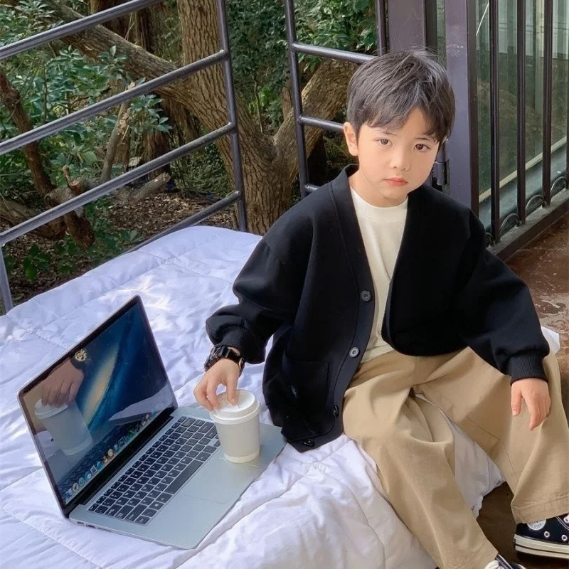 معطف الأولاد 2025 سترة جديدة للأطفال للربيع والخريف ملابس كورية للأولاد سترة غير رسمية على طراز الكلية العصرية 1-15T