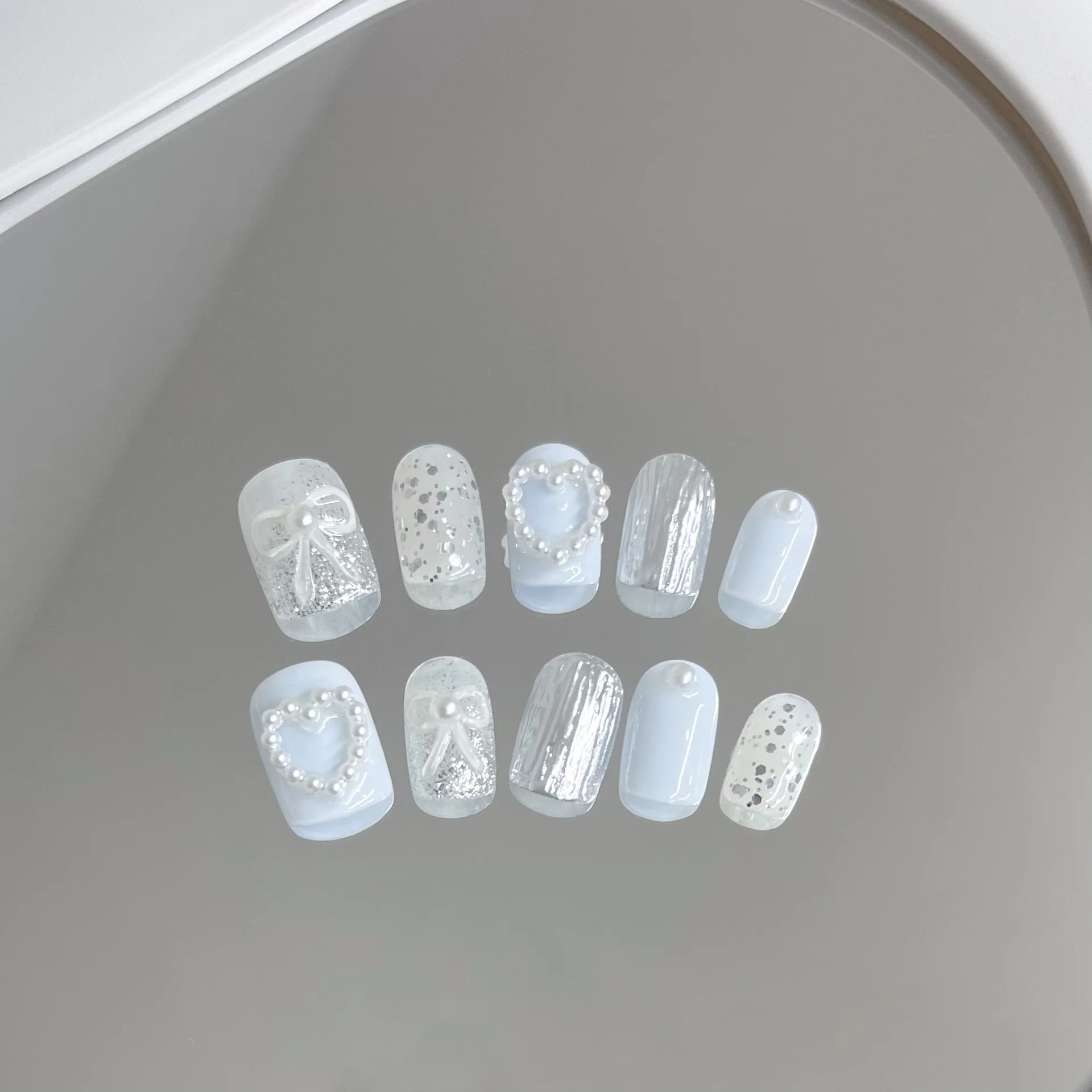 

10 Pieces Simple Small Fresh Dreamy Handmade Press On Nails Silver Sequins Pearl Love Heart False Nails Removable Reusable