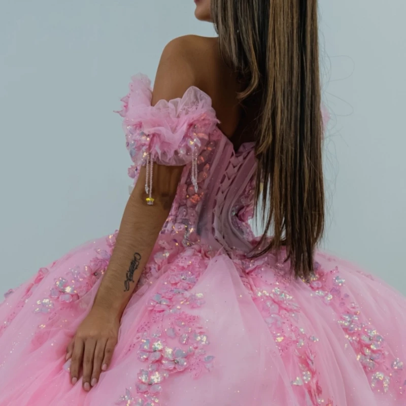 فساتين Quinceanera الوردية اللامعة ثوب الكرة قبالة الكتف زين الدانتيل الخرز تول مشد الحلو 16 فستان Vestidos De 15 Anos