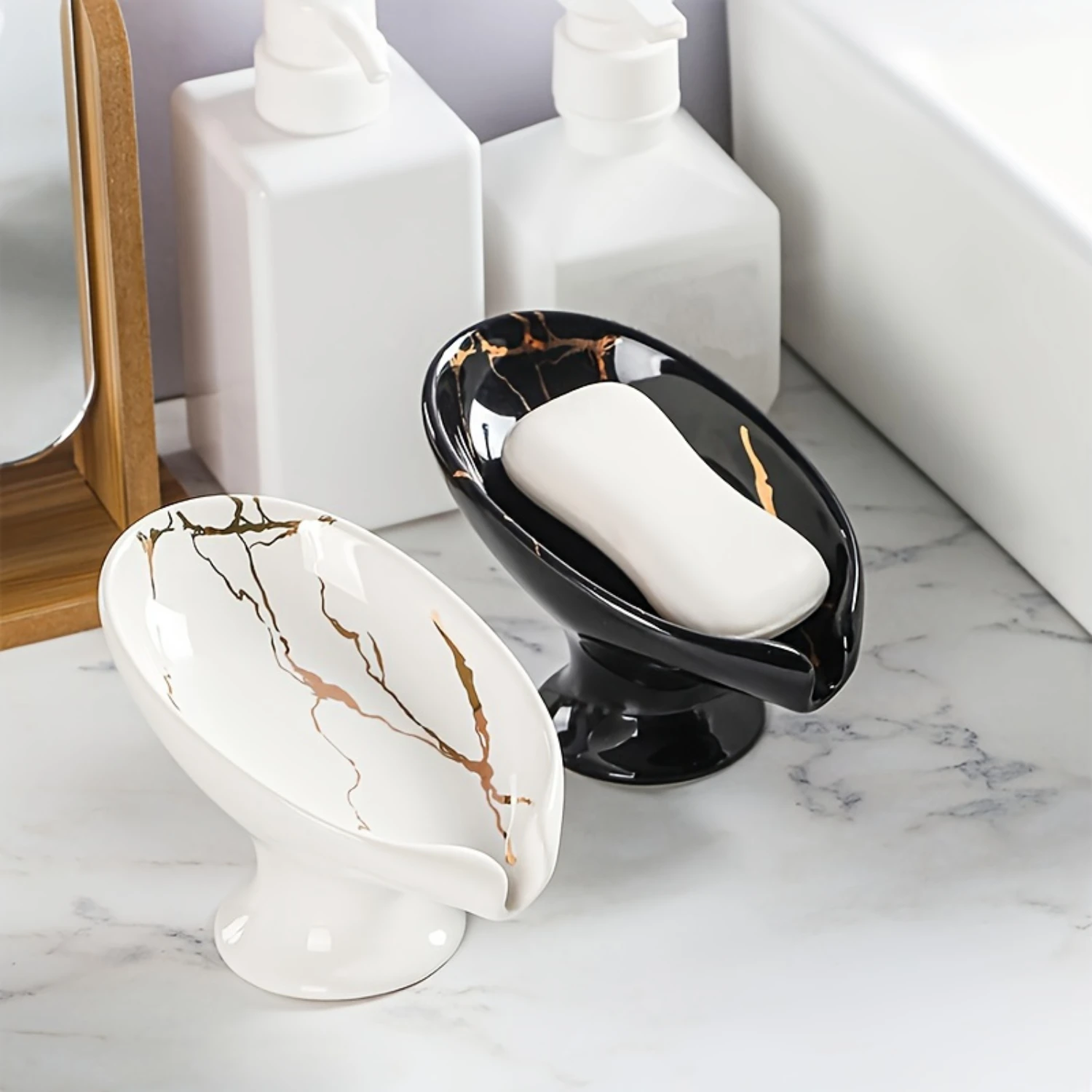 

1pc Creative Ceramic Soap Dish, Leaf Shaped Soap Tray, Self Draining Soap Holder, Soap Rack For Bathroom, Multifunctional Sponge