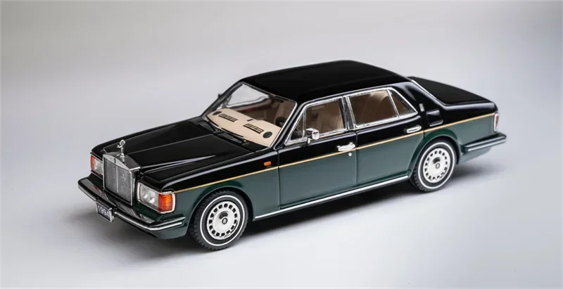 

GFCC 1:64 Rolls-Royce Silver Spur Черно-зеленая двухцветная литая под давлением модель автомобиля