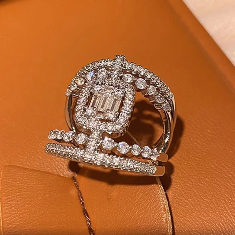 Huitan Bright Opulent Rings for Wedding Gentle Graceful Temperament Jewelry with Dazzling Cubic Zirconia Attractive Accessories
