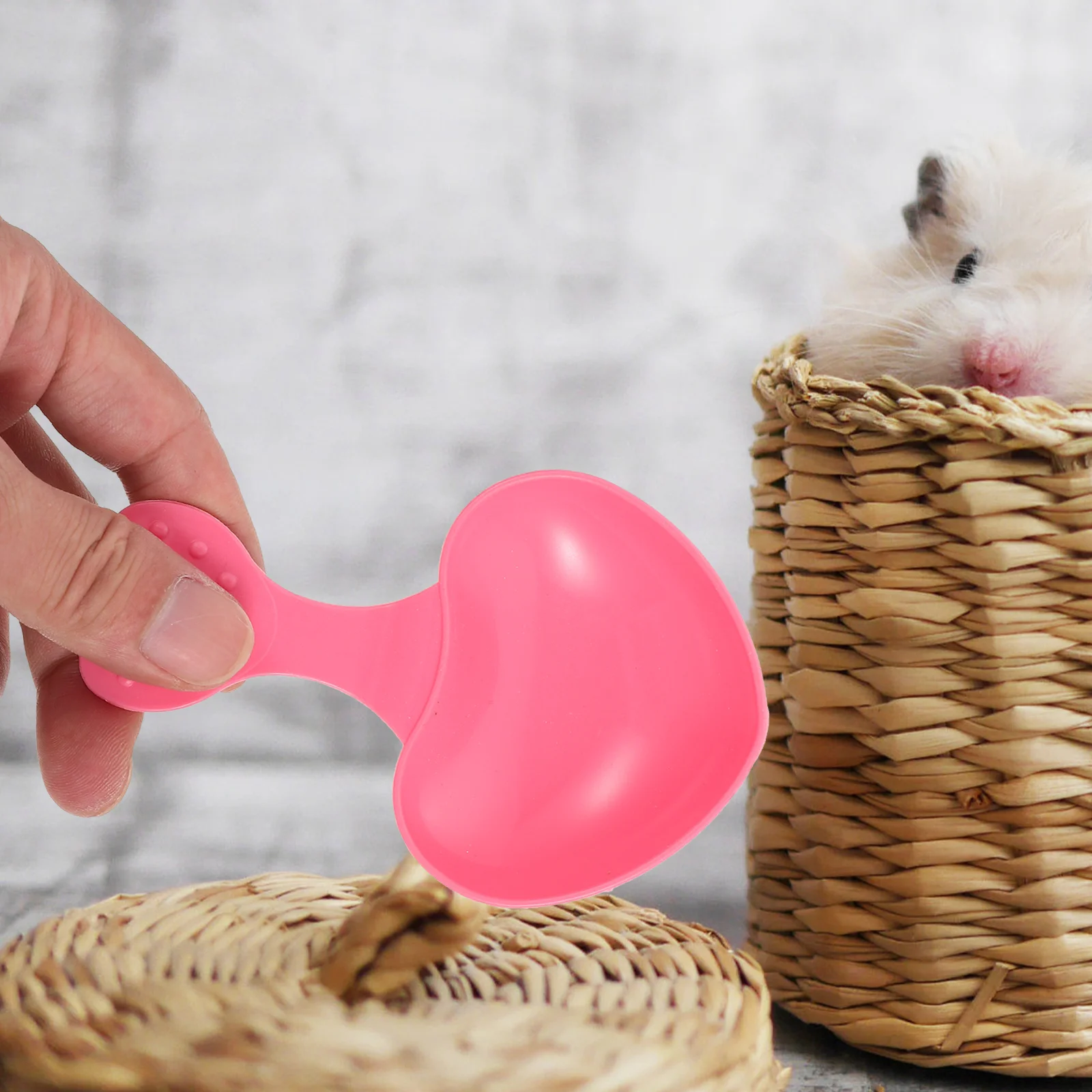 

10pcs Heart Shaped Spoon Small Pet Food Scoop Premium Plastic Hamster Feeding Tool Easy Clean Pet Supply Dog Treat Scooper