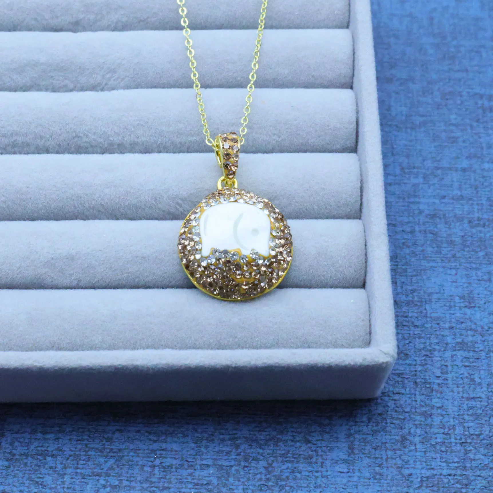 New style natural shell slice shell jewelry DIY white shell mother-of-pearl three-piece set earrings necklace ring set view 2