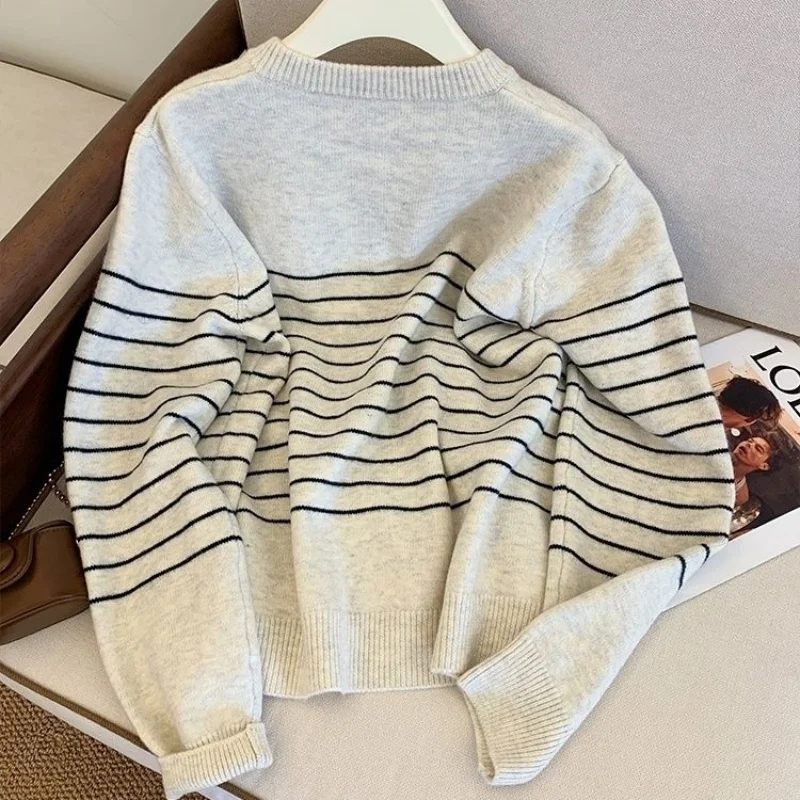 Retro Fine Stripe Sweater Cardigan for Women 2024 New Item, Embroidered Bunny Round Neck, Worn with Long Sleeved Jacket