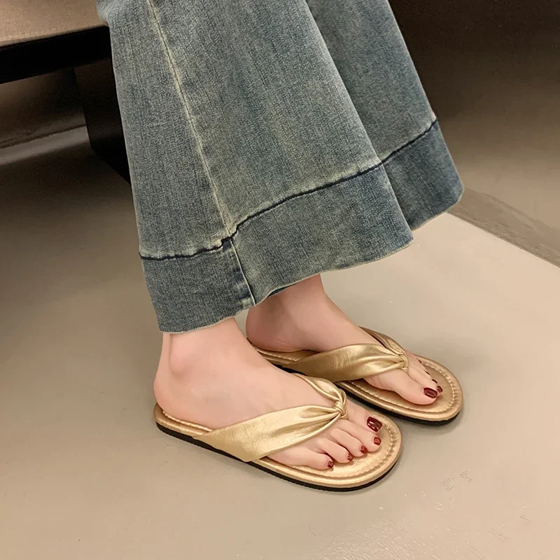 

Shoes for Women 2025 Fashion Summer New Flat with Flip Flops Outdoor Concise Versatile Large Size Pinch Toe Women's Slippers
