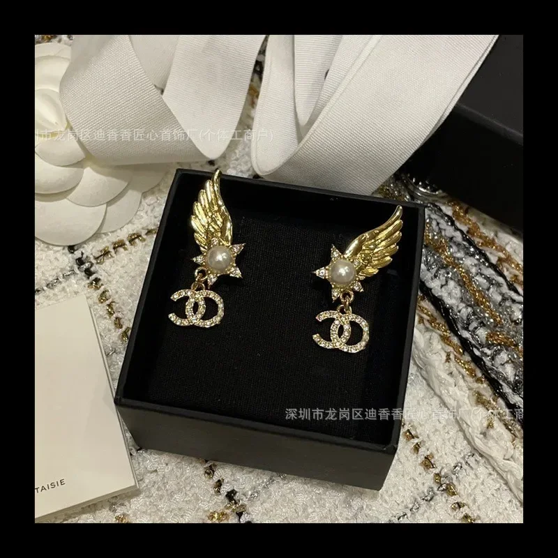 

Tassel Pearl Stud Earrings Classic Fashion Wings Full of Diamonds Elegant Light Luxury