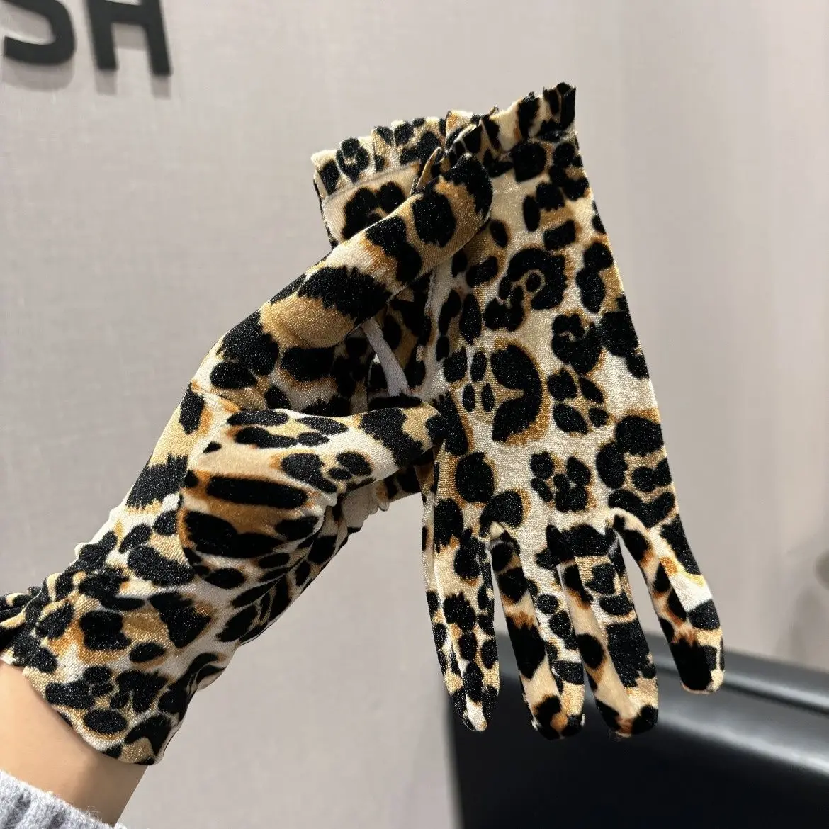 Short Gloves Gold Velvet Fashion Personality Zebra Leopard Print Keep Warm Stage Performance Party Cosplay Soft Women Gloves
