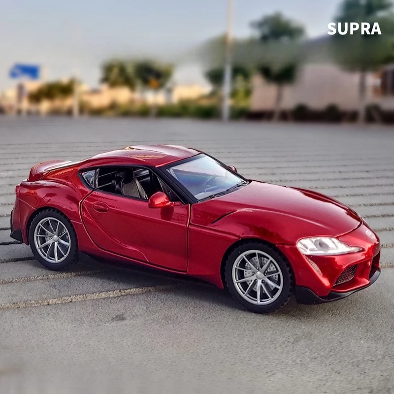 1:32 GR Supra Sport Car, precyzyjny model z odlewu metalowego, symulacja dźwięku i świateł, napęd na sprężynę, zabawka kolekcjonerska dla dzieci, prezent