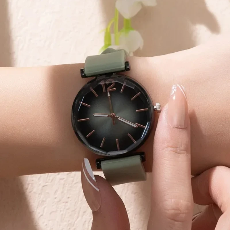 Relojes para mujer, reloj deportivo de cuarzo con esfera Simple, gran oferta informal, correa de silicona verde, reloj de pulsera para mujer