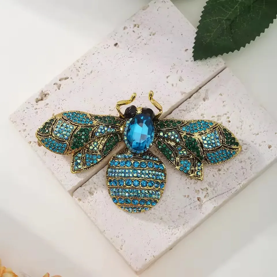 Large Size Exaggerated Bee Brooch Moth Brooches Rhinestone Insect Badge Unisex Accessory Banquet Wedding Party Jewelry Corsage