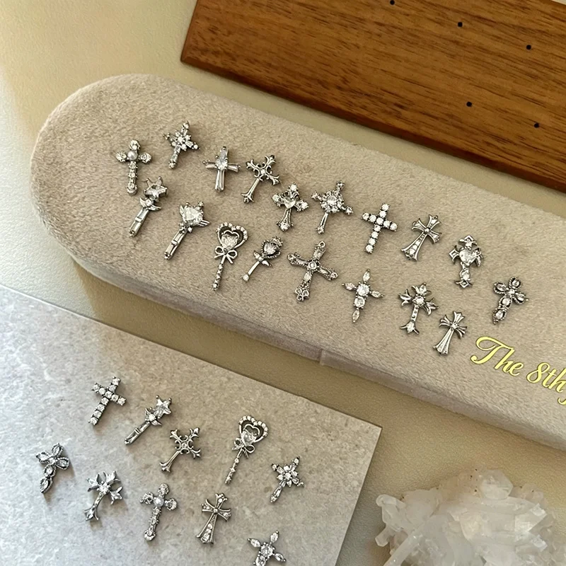 conjunto-de-12-pecas-de-adornos-para-unhas-3d-em-formato-de-coracao-com-zirconia-5a-mista-estilo-vintage-punk-y2k-tom-prateado-e-pedras-incrustadas-em-metal-premium