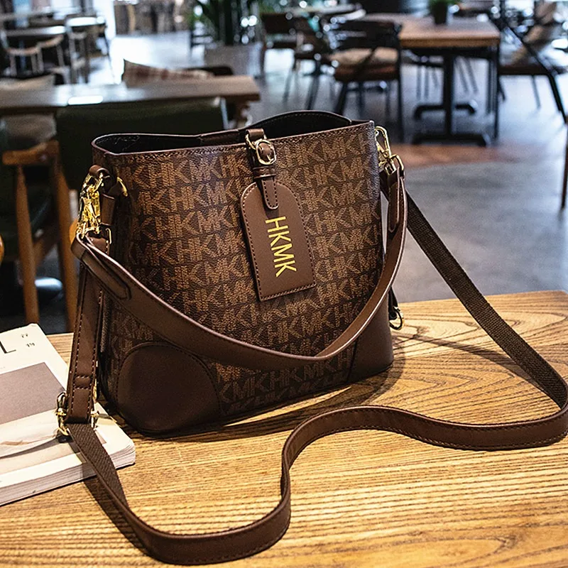 2026-new-trendy-and-versatile-messenger-bag-fashionable-women's-bag-high-end-french-big-name-bag-portable-bucket-bag