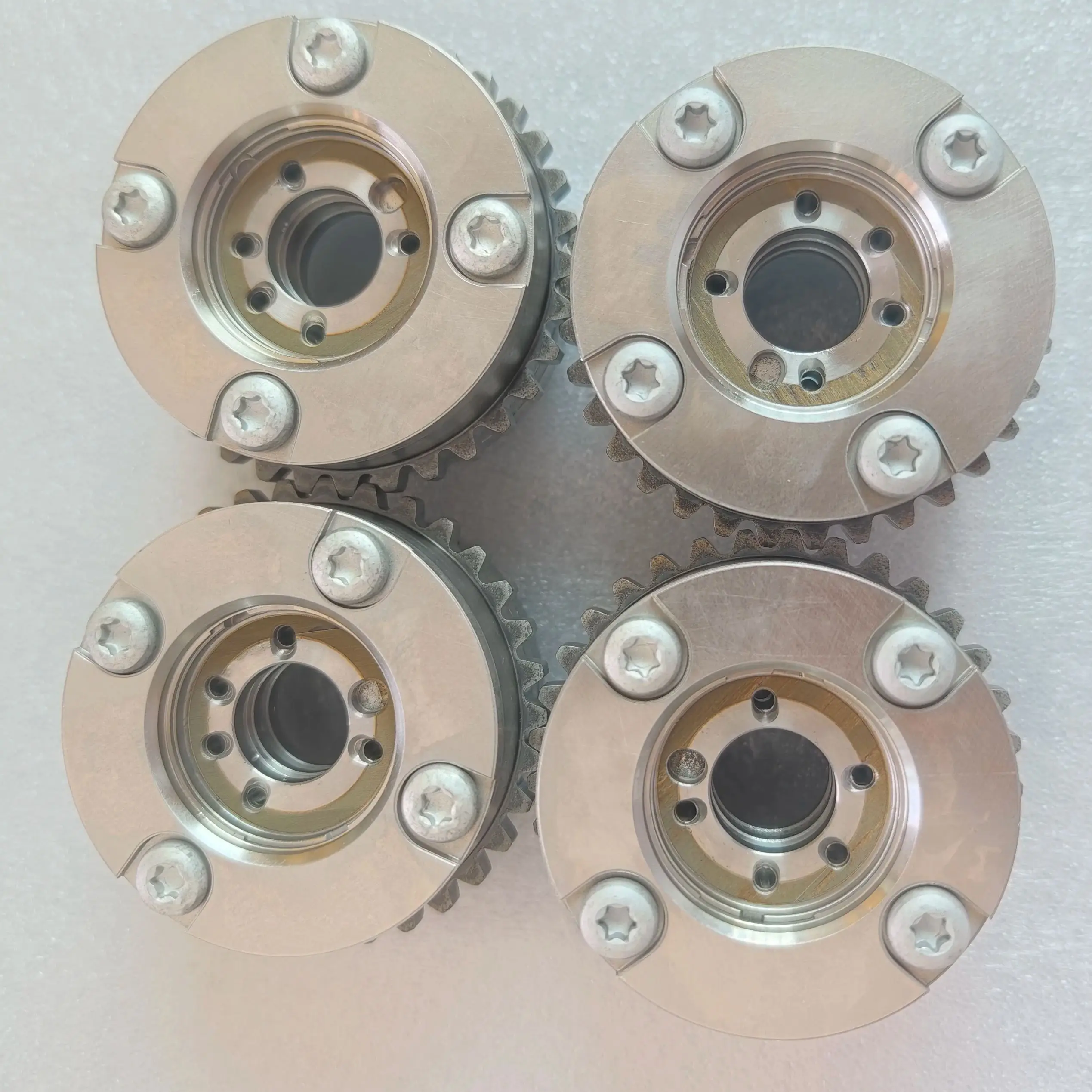 

Подходит для Mercedes-Benz C63 C63 GLC63 X290 регулятор фаз газораспределения VVT A1770508101 A1770508001 1770508101 1770508001