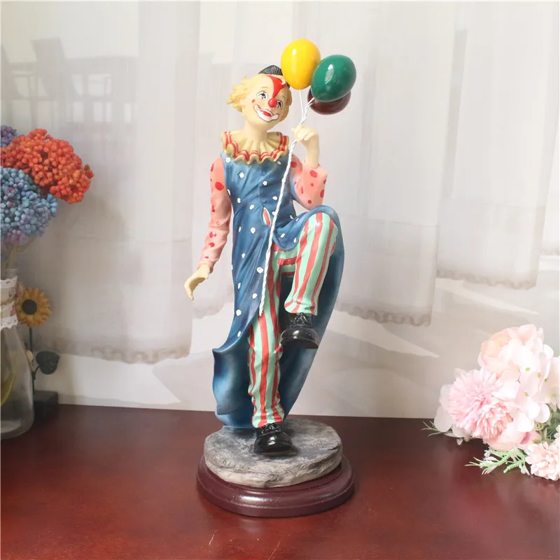 Vintage hand-painted circus performance clown ornaments desktop scenes home decoration gifts