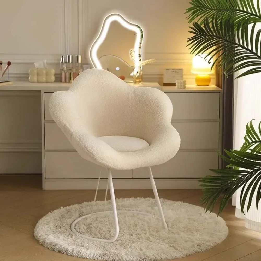 Creme vento confortável sedentário encosto casual ins simples vento meninas quarto luz luxo dormitório maquiagem fezes