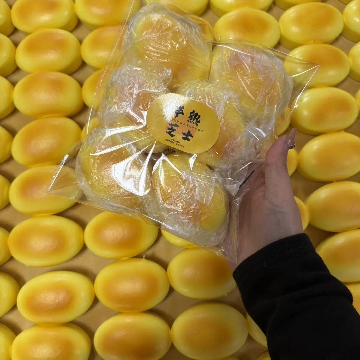 A Pack of 6‑piece Semi‑cooked Cheesecake Stress‑relieving Soft Simulated Slow‑rising Squishy Toy Giving Gifts To Others