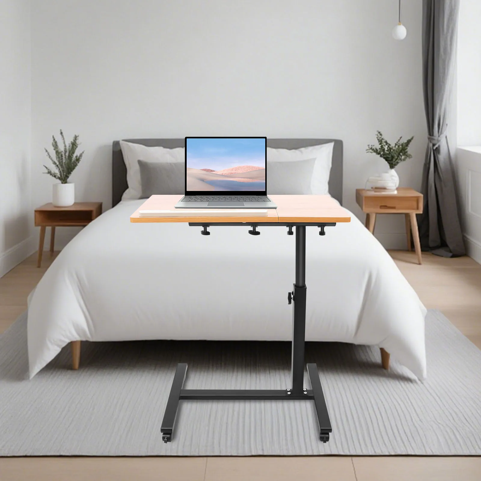 Meja Laptop dengan Ketinggian yang Dapat Disesuaikan 58-90cm, Permukaan Meja Persegi Panjang, Sudut yang Dapat Disesuaikan: Horizontal 360 °   4 Roda Universal (Semua dengan Rem)