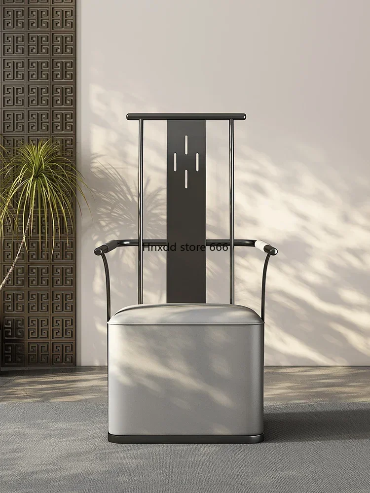 Poltrona de luxo com luz traseira alta