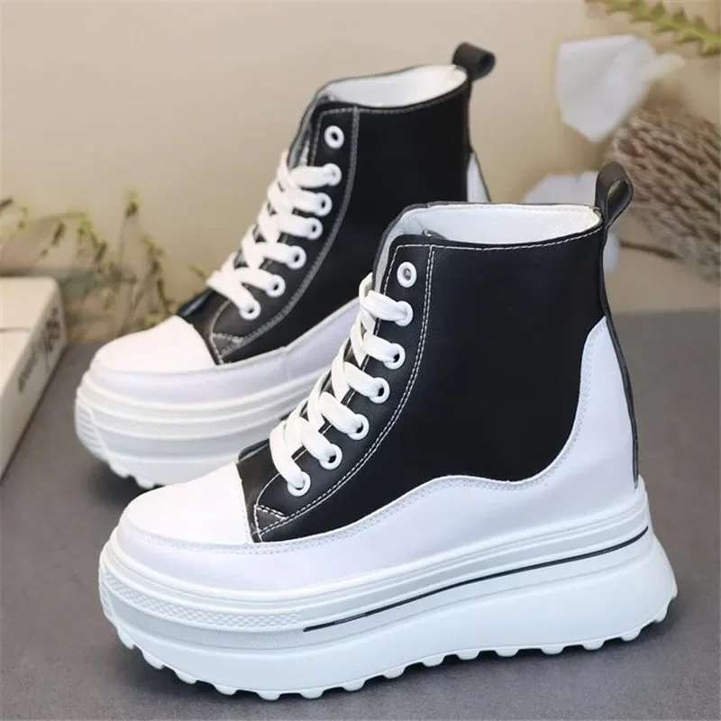 

Новые осенние высокие женские кроссовки на платформе из искусственной кожи, зимняя спортивная обувь на танкетке и скрытом каблуке на массивном каблуке