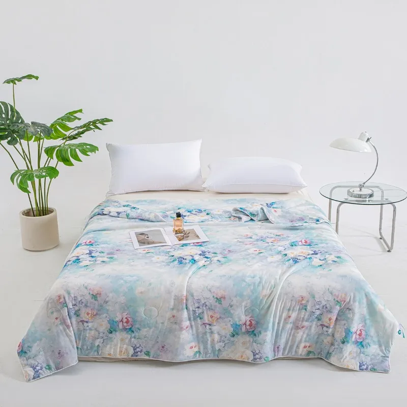 

Новое летнее одеяло из прохладного шелка с принтом – комфортное и дышащее, идеально для лета и кондиционирования воздуха.