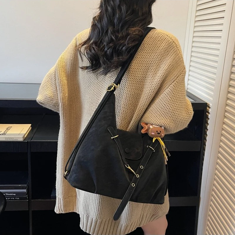 

Neutral Style Multi-Color Crescent Shoulder Bag Simple Faux Leather Construction with Adjustable Strap Casual Daily& Party Purse
