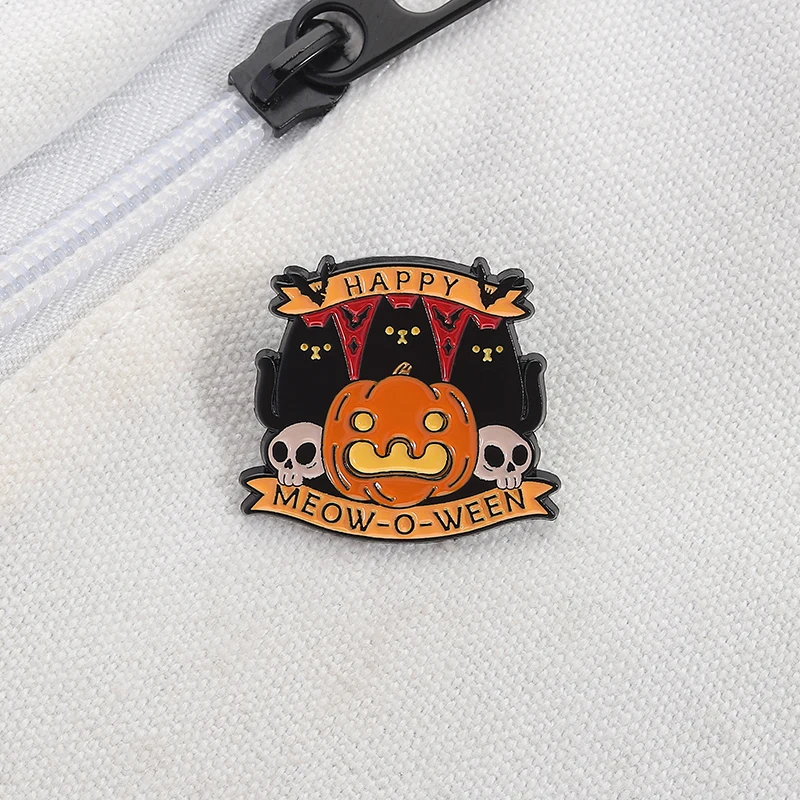 

Happy Halloween Meow-o-ween Enamel Pins Black Cats Skull Pumpkin Badges Clothes Lapel Brooches Punk Jewelry Gift For Friends