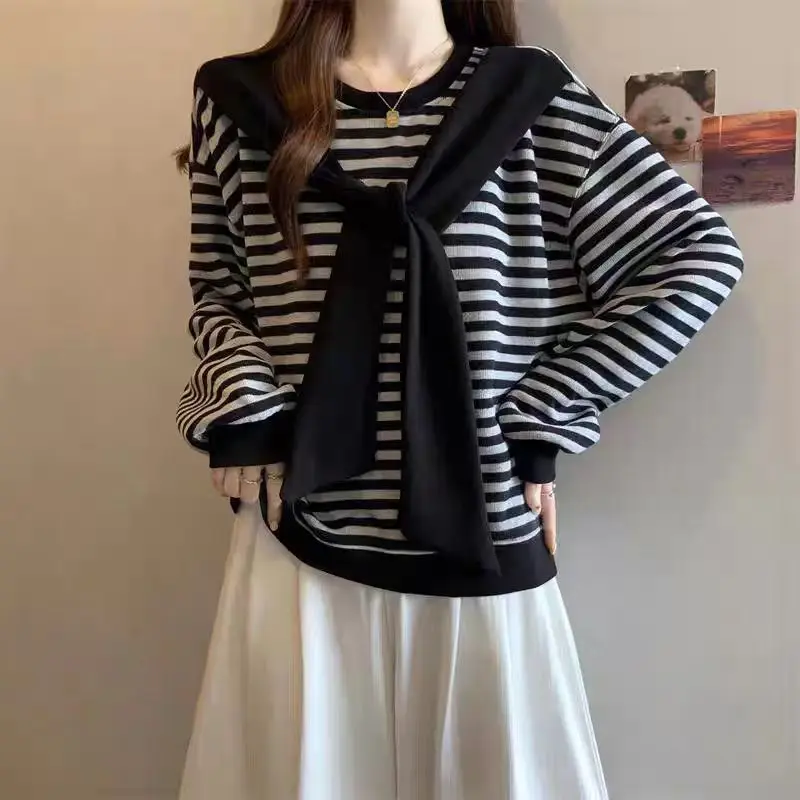 숄 스트라이프 라운드넥 긴팔 루즈핏 스웨트셔츠 2025 가을 신상 상의