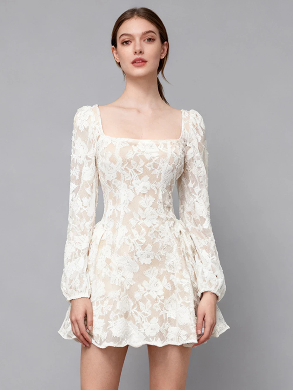

Sweet lace A-line Dress 2026 New Classic Square Neck Long Sleeved Solid Color Waist Slimming Short Style