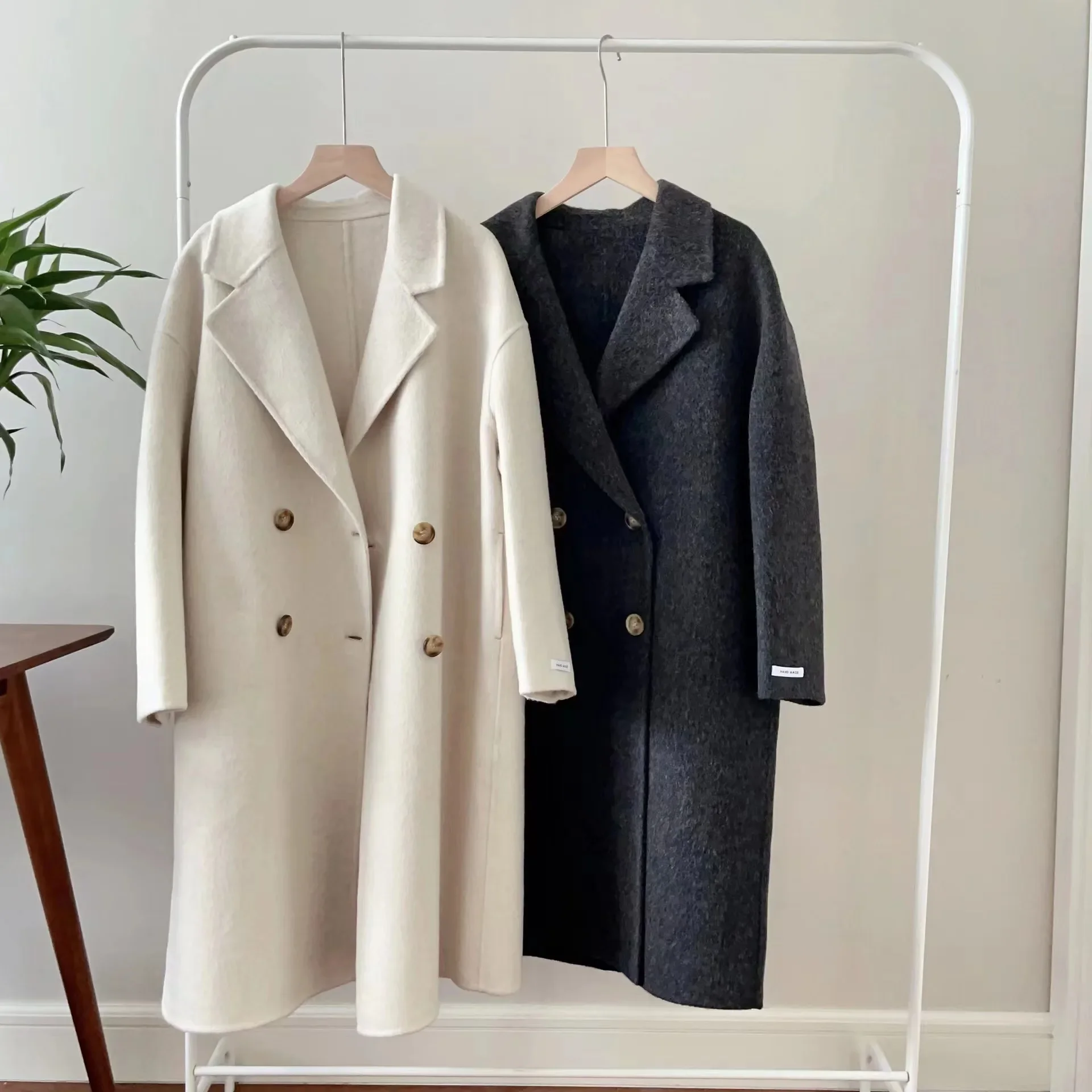 2024 Classic Tencel wool coat is a must-have for small women. Double-breasted high-end temperament woolen coat is trendy.