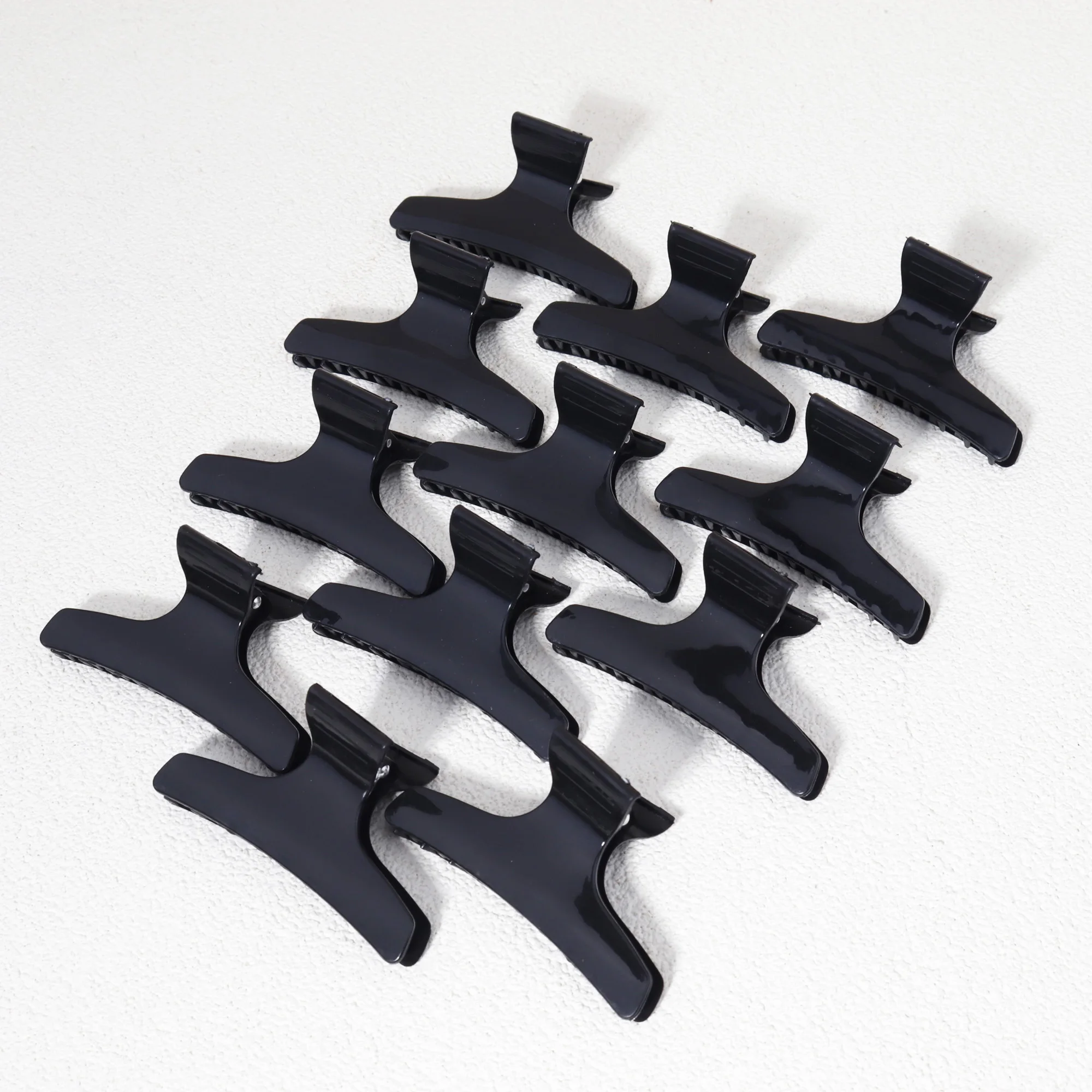 مجموعة مكونة من 12 قطعة من مشابك شعر الفراشة السوداء، وإكسسوارات على شكل مشبك الفراشة، وشكل ربطة عنق بسيط، خاصة للشعر المستعار الحقيقي