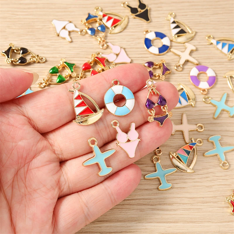 10 Stück Niedliche Emaille-Anhänger mit Motiven von Badeanzügen, Schwimmringen und Segelbooten für die Schmuckherstellung, Halsketten, Ohrringe, DIY-Bastelzubehör – Detail 2
