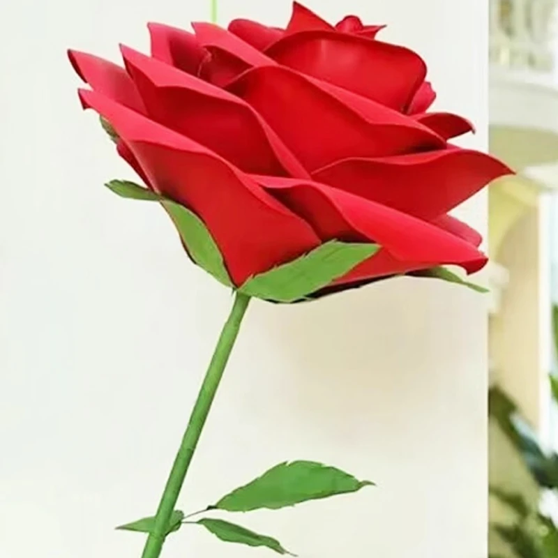Giant rose Valentine's Day bouquet A large rose outdoor decorative flower tree