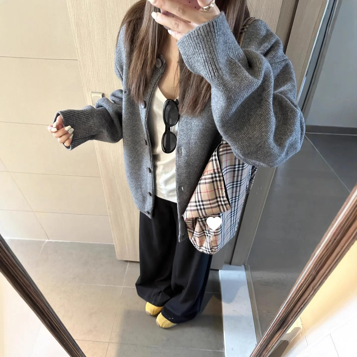 سترة محبوكة 2025 خريفية نسائية فضفاضة وكسول ملابس خارجية غير رسمية متعددة الاستخدامات للشتاء